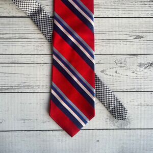 Tommy Hilfiger Mens Stripe Herringbone Silk Dress Tie Preppy Designer Academia